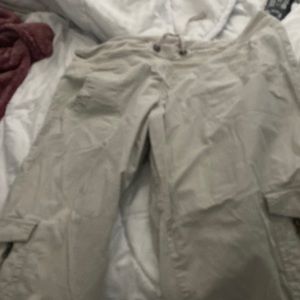 White capriea asking dollars white pockets